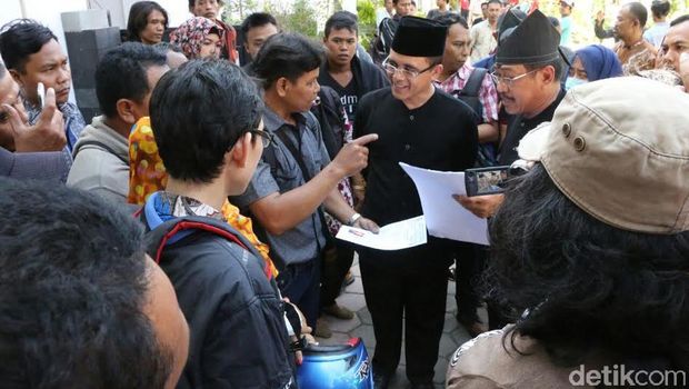 Bupati Anas menjelaskan kosongnya blangko e-KTP ke warga