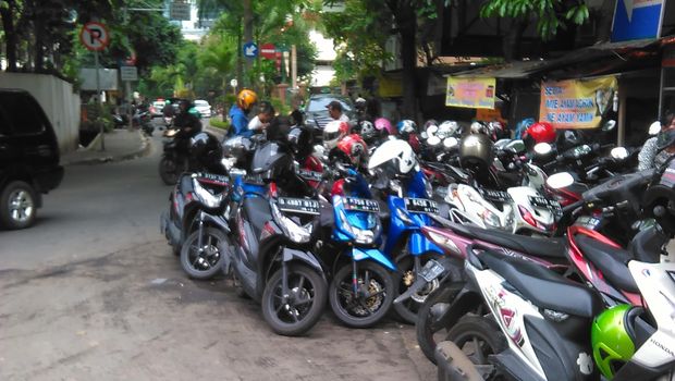Padahal ada rambu dilarang parkir terpasang