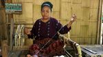 Melihat Pembuatan Kain Tenun Tradisional Flores
