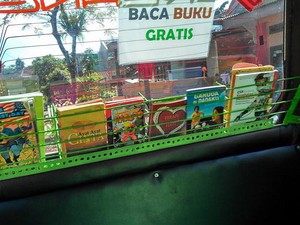 Terinspirasi Pasutri di Kabupaten Bandung, Angkot di Bandung akan Dilengkapi Buku