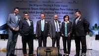 Penawaran Umum Obligasi I Angkasa Pura I dan Sukuk Ijasah I Angkasa Pura I Tahun 2016 dihadiri oleh Direktur Utama PT Angkasa Pura I Sulistyo Wimbo Hardjito, Direktur Keuangan PT Angkasa Pura I Novrihandri, Komisaris Utama PT Angkasa Pura I Andrinof Chaniago, Direktur Teknik PT Angkasa Pura I Polana B Pramesti, dan Direktur Pemasaran dan Pengembangan Usaha PT Angkasa Pura I M. Asrori.
