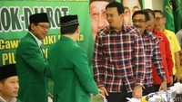 Ahok berbincang dengan Djan Faridz disela-sela deklarasi dukungan untuk dirinya.
