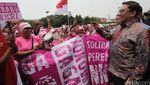 Aksi 150 Perempuan Demo Jokowi-JK