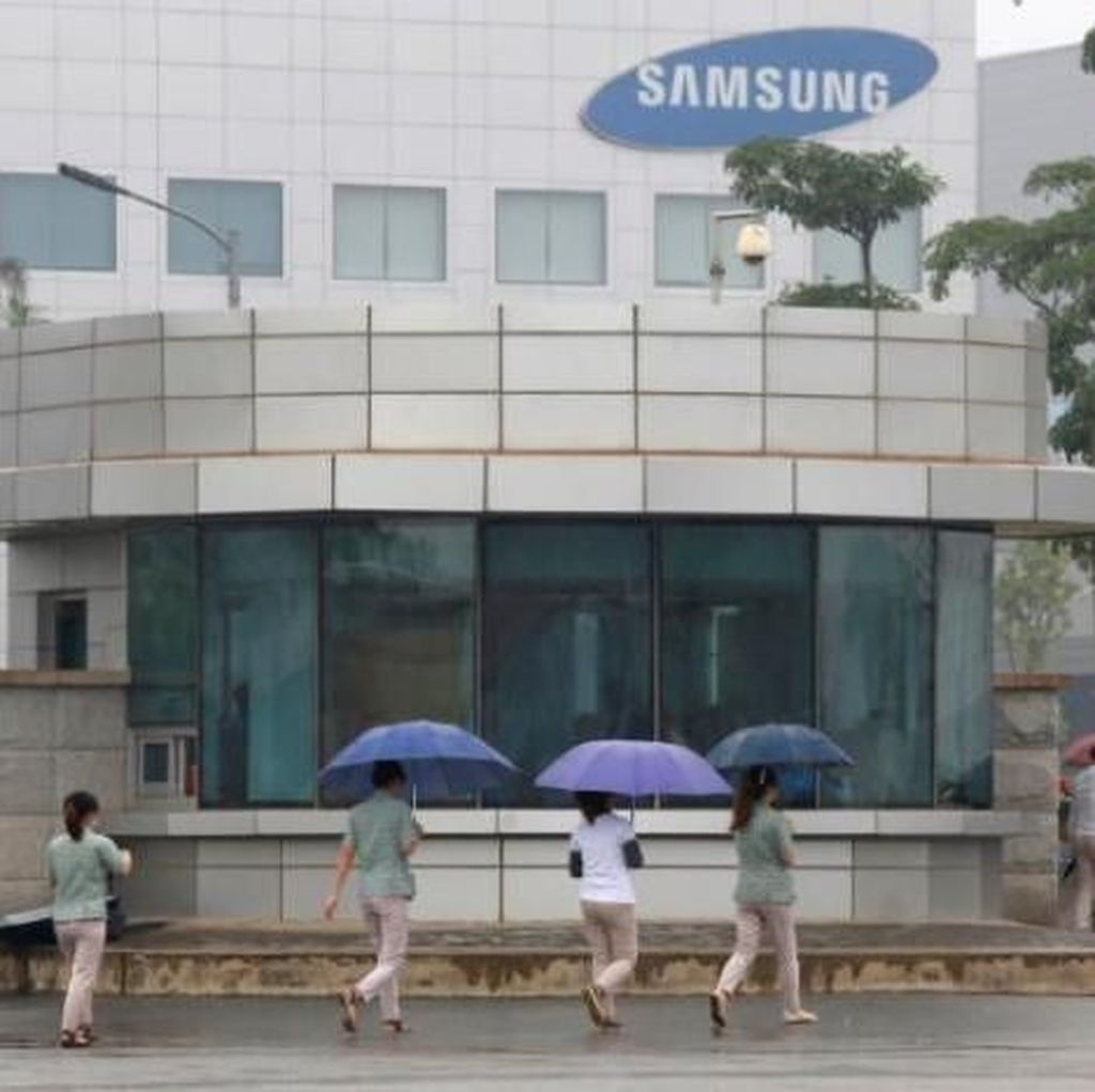 Samsung Pangkas Produksi Smartphone di China