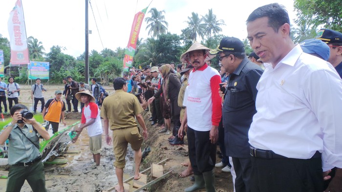 Dua Tahun Jokowi-JK, Mentan: 76% Petani Puas