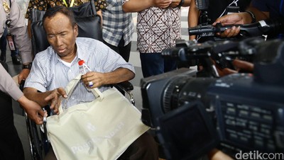 KPK Periksa Tersangka Pengadaan e-KTP