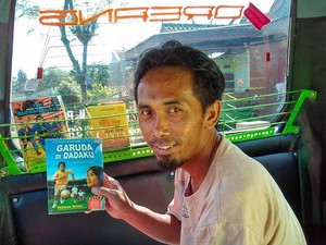 Sopir Angkot Bikin Perpustakaan: Kami Rasakan Pedihnya Dunia Pendidikan