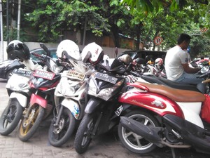 Usai Operasi Cabut Pentil, Masih Ada Saja yang Parkir Liar di Semanggi