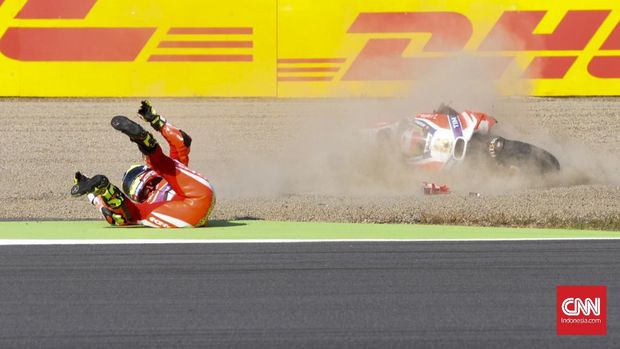 Ducati rider Hector Barbera had an accident at Turn 2 on the eighth lap.  The racer replacing Andrea Iannone failed to finish.