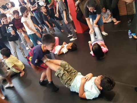 Pertahanan Diri Seperti Ini Bisa Bantu Anak Hadapi Bullying Fisik 