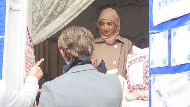  Syuting 'SYTD2', Reza Rahadian Mesra dengan Raline Shah di Szentendre  