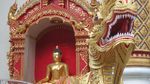 Vihara Emas Berkilau di Chiang Mai