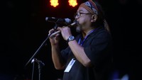 Foto: Andre Hehanussa, Ras Muhamad, Barry Likuhamuwa, Djaduk Ferianto, Emil & Orkestra Satu Sikka dan BigOne juga ikut menghibur warga dan turis di festival ini (Agung Pambudhy/detikTravel)