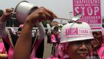 Aksi 150 Perempuan Demo Jokowi-JK