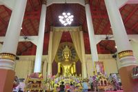 Ruang sembahyang dengan patung Buddha raksasa (Fitraya/detikTravel)