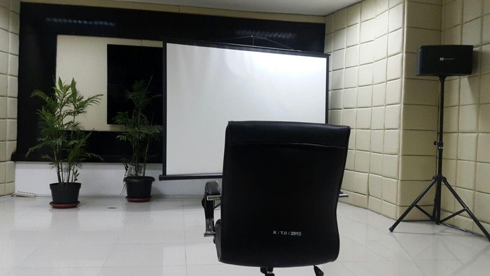 Aneh, Dewan Sendiri Tidak Tahu Ada Ruangan Mirip Tempat Karaoke di DPRD Bandung