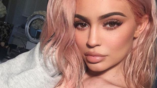 20 Bocoran Rahasia Kecantikan Kylie Jenner yang Bisa Kamu Tiru (Bag. 2)