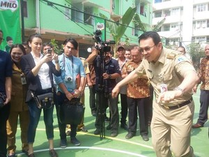 Temani Ahok, Sophia: Lihat Sendiri Orangnya Arogan atau Tidak? Buktinya Enggak