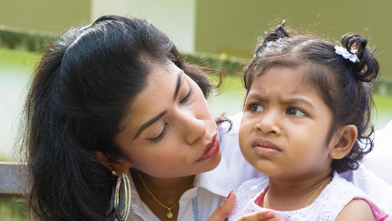 Anak Ingin Nonton Film yang Bukan untuk Semua Umur, Gimana Ya?/ Foto: thinkstock Anak Ingin Nonton Film yang Bukan untuk Semua Umur, Gimana Ya?/ Foto: thinkstock