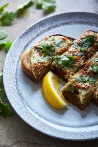 <i>Crispy Chicken Leg</i> dan <i>Lamb Chop</i> yang Gurih Empuk Bisa Dicicip di Attarine