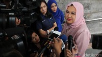 Emilia mengatakan belum mengetahui persis keterangan apa yang akan dikorek oleh penyidik KPK. Ia mengatakan pemeriksaan ini tidak ada kaitannya dengan DPD.