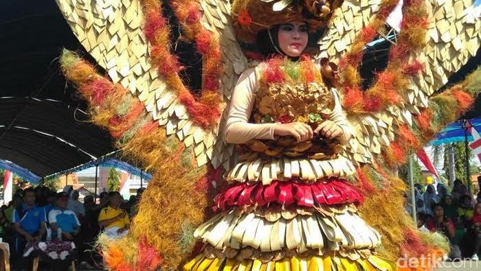 Pelajar Pamekasan Sulap Sampah Jadi Busana Etnik