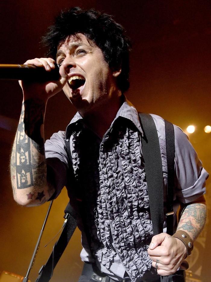 Green Day LOS ANGELES, CA - OCTOBER 17: Musician Billie Joe Armstrong of Green Day performs at the Hollywood Palladium on October 17, 2016 in Los Angeles, California. (Photo by Kevin Winter/Getty Images)
