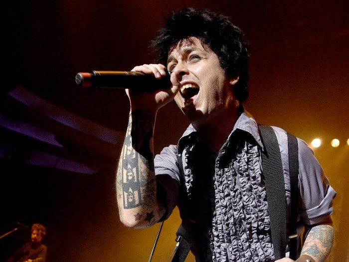 LOS ANGELES, CA - OCTOBER 17:  Musician Billie Joe Armstrong of Green Day performs at the Hollywood Palladium on October 17, 2016 in Los Angeles, California.  (Photo by Kevin Winter/Getty Images)