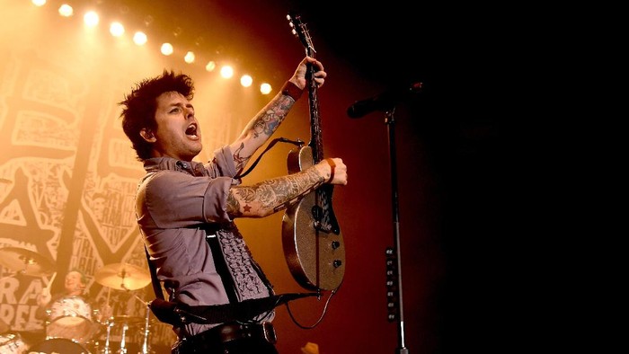 Green Day LOS ANGELES, CA - OCTOBER 17: Musician Billie Joe Armstrong of Green Day performs at the Hollywood Palladium on October 17, 2016 in Los Angeles, California. (Photo by Kevin Winter/Getty Images)