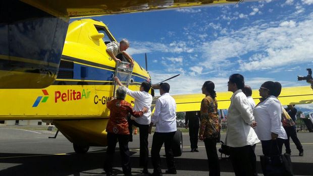 Jokowi cek pesawat pengangkut BBM di Papua
