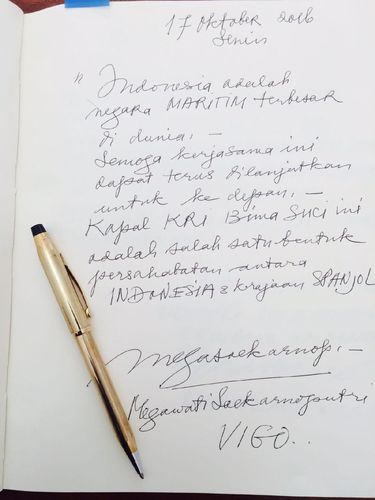 Pesan Megawati Soekarnoputri di Libro de Oro (Buku Emas) saat peluncuran KRI Bima Suci di Spanyol