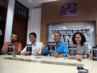 Saldi Isra Kritisi Kebijakan Hukum Jokowi-JK Lewat Buku