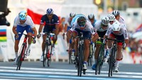 Sagan dikabarkan pindah ke Tim TotalEnergies mulai tahun depan. Kepindahannya satu paket dengan sejumlah kru dan pebalap lain termasuk brand sepeda Specialized. Foto: Bryn Lennon/Getty Images