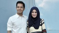 Pasangan yang menikah pada 22 Maret 2014 itu selalu tampil serasi dan mesra. Pool/Ismail/detikFoto.