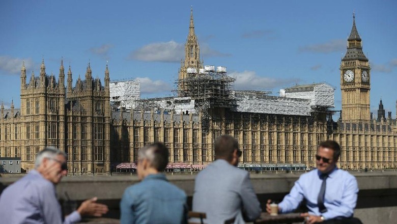 Ilustrasi Gedung Parlemen Inggris Londons Houses of Parliament, also known as the Palace of Westminster, serve both as the centre of British politics and iconic tourist attractions, famed for the Big Ben clock tower (AFP Photo/Daniel Leal-Olivas)
