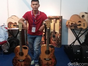 Berawal dari Hobi, Pria Ini Bisnis Gitar Motif Batik Hingga ke Mancanegara