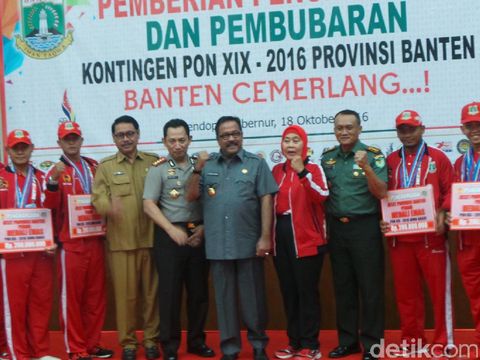  Gubernur Banten Rano Karno memberikan bonus bagi atlet (Foto: Bahtiar Rifai)