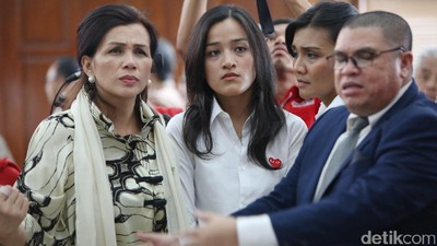 Istri Irman Gusman Turut Hadiri Sidang Praperadilan