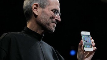 Namun masalah antennagate itu menodai kesuksesan iPhone 4 dan tetap dibicarakan sampai bertahun-tahun kemudian. Secara keseluruhan terlepas dari hal itu, iPhone 4 tetap menjadi salah satu iPhone tersukses dan sebagian besar penggunanya mengaku puas memakainya. Foto: Getty Images