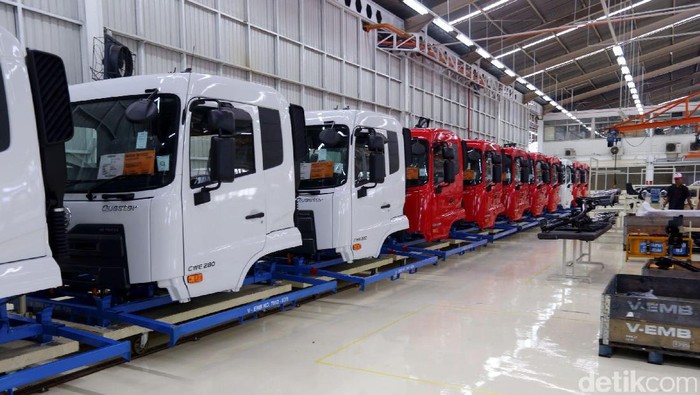 Produsen truk asal Jepang, UD Trucks meresmikan pabrik perakitan pertamanya di Indonesia. Yuk kita intip proses perakitan di pabriknya di kawasan Sunter, Jakarta Utara.