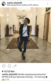 Gaya Kece Sophia Latjuba di Balai Kota Usai Temani Ahok Blusukan