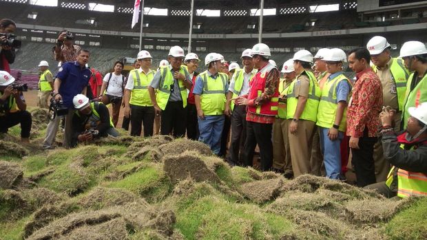 Tinjau Renovasi GBK, Djarot Minta Rumput Lapangan Dimanfaatkan untuk RPTRA