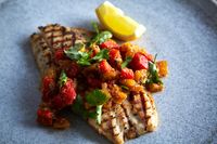 <i>Crispy Chicken Leg</i> dan <i>Lamb Chop</i> yang Gurih Empuk Bisa Dicicip di Attarine