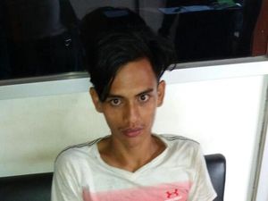 Semprot Sopir Pakai Papper Spray, Begini Aksi Perampok Truk Sepatu