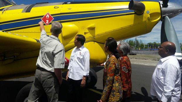 Jokowi cek pesawat pengangkut BBM di Papua