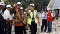 Djarot meninjau renovasi stadion Gelora Bung Karno, Jakarta, Selasa (18/10/2016).