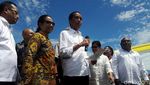 Jokowi Cek Pesawat Pengangkut BBM di Papua