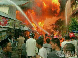 Pabrik Gondorukem di Pekalongan Terbakar