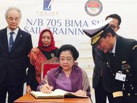 Megawati Soekarnoputri saat peluncuran KRI Bima Suci di Vigo, Spanyol