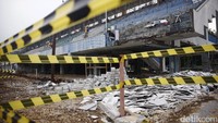 Renovasi venue GBK pada awalnya akan dilakukan oleh Pemprov DKI Jakarta. Namun kemudian itu diambil alih oleh Kemenpora. Terkait hal ini, DPR sudah menyetujui dana sebesar Rp 500 miliar, meski idealnya anggaran yang dibutuhkan mencapai Rp 756,5 miliar.